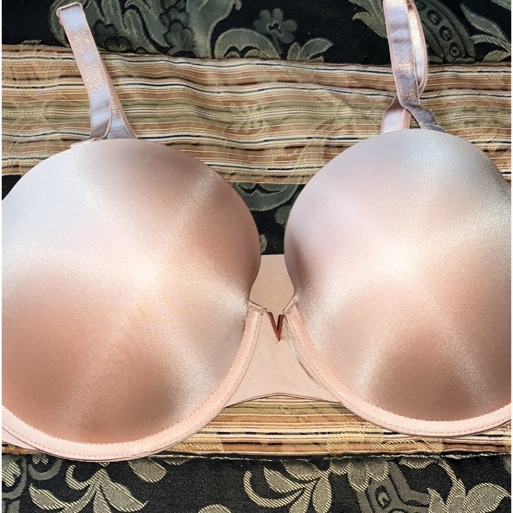 Victoria Secret 36DD bra